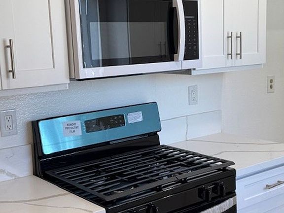 2nd image of 501 Hyde Park Pl APT 4