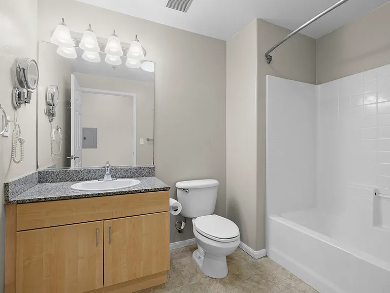 Bedroom 3 Full Bathroom
