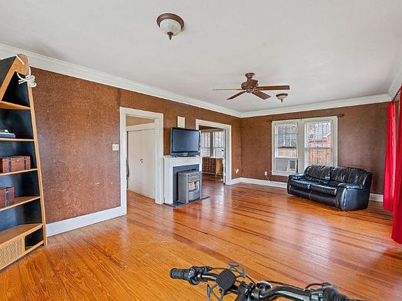 5th image of 316 S Washington St