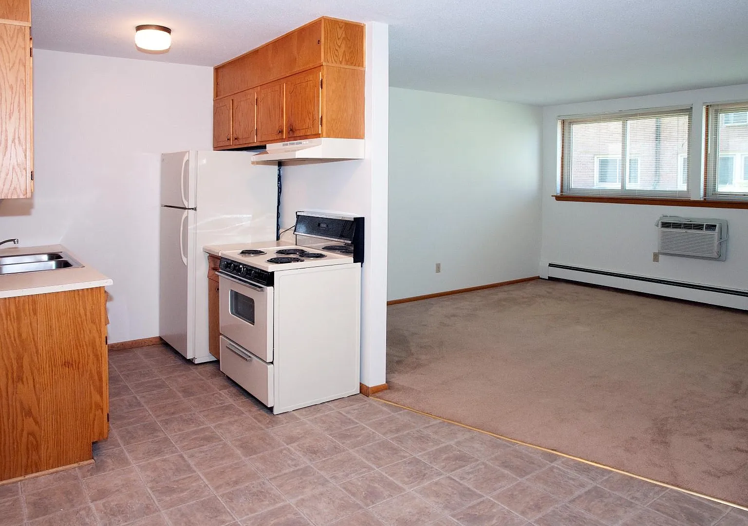 Plaza Apartments — Photo 3
