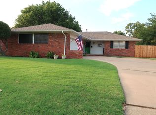 2729 Chaucer Dr, The Village, OK 73120