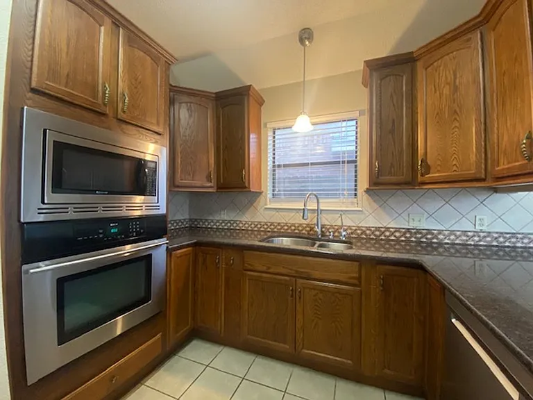 13913 Dasmarinas Dr — Photo 15