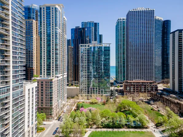 201 N Westshore Dr APT 2008, Chicago, IL 60601