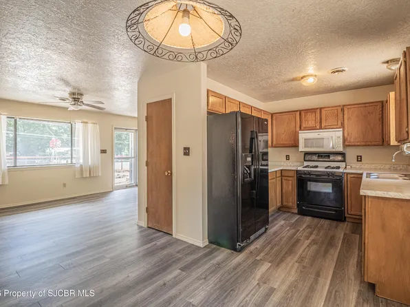 51 Road 3500, Flora Vista, NM 87415