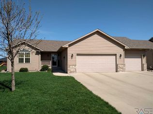 604 Cedar Dr, Harrisburg, SD 57032