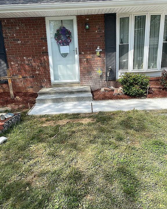 2nd image of 829 Daniels Dr
