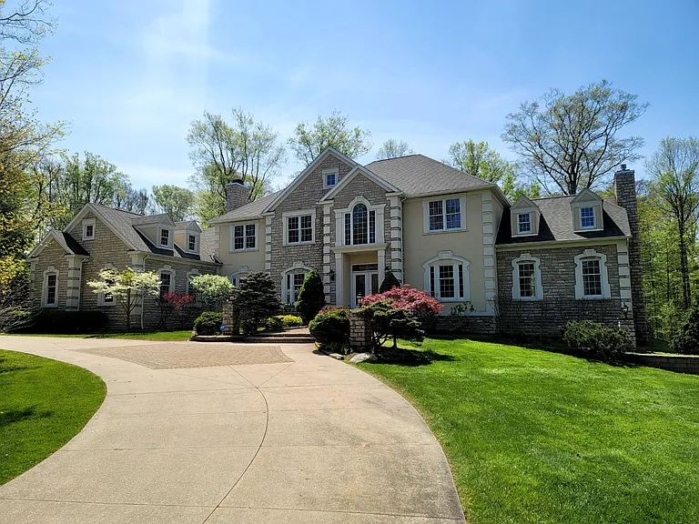 Forest Brooke Ct N — Photo 1