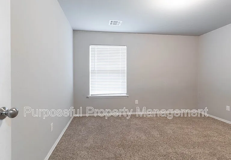 617 SW 36th St — Photo 13