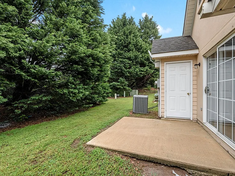 10 Whitfield Way — Photo 24
