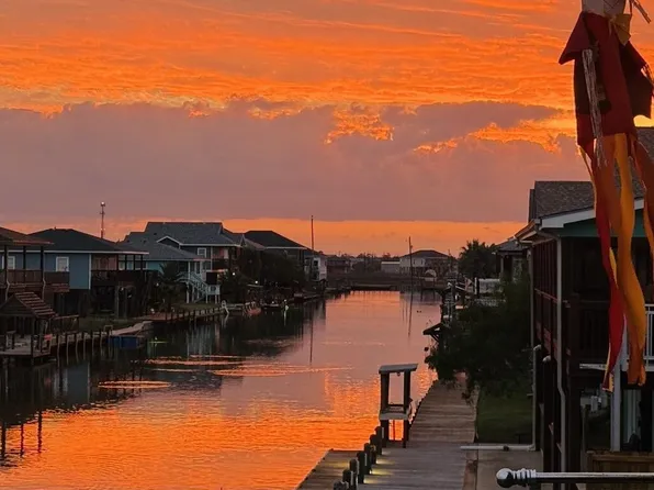126 Channelview Rd, Rockport, TX 78382