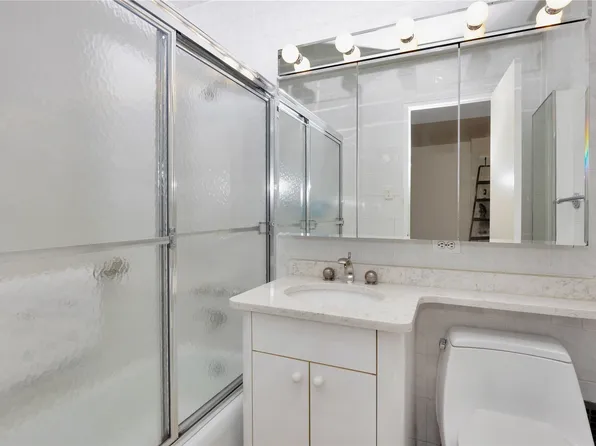 110-11 Queens Boulevard image 8 of 22