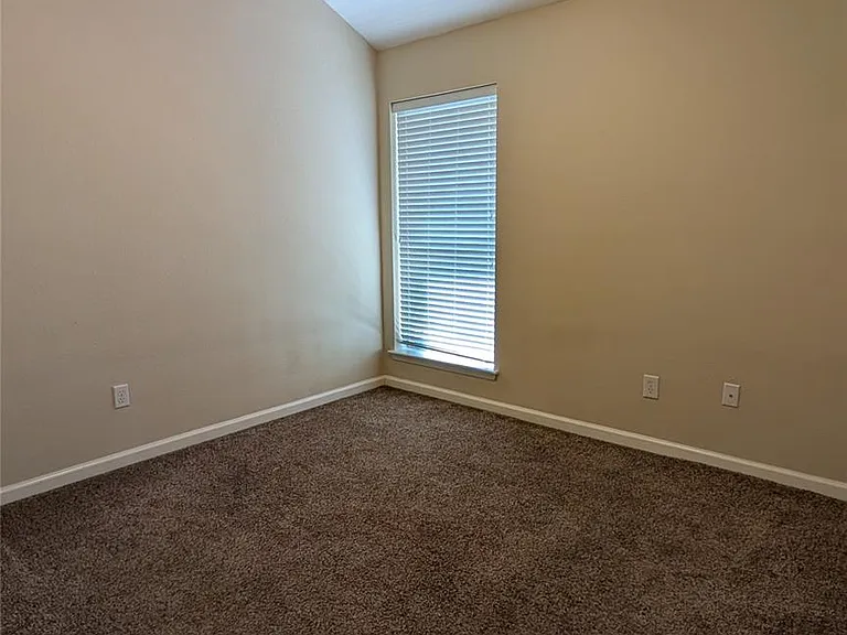 10710 Ambergate Dr — Photo 11