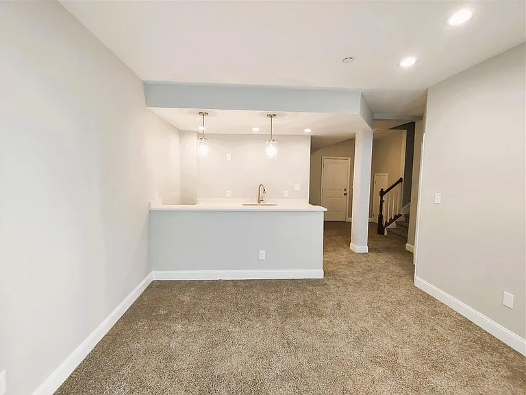 211 Creekway Xing SE — Photo 34