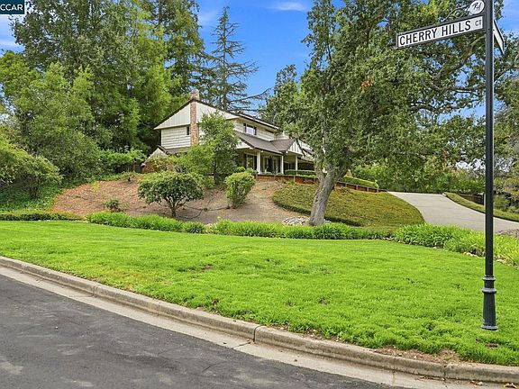 2nd image of 2516 Roundhill Dr