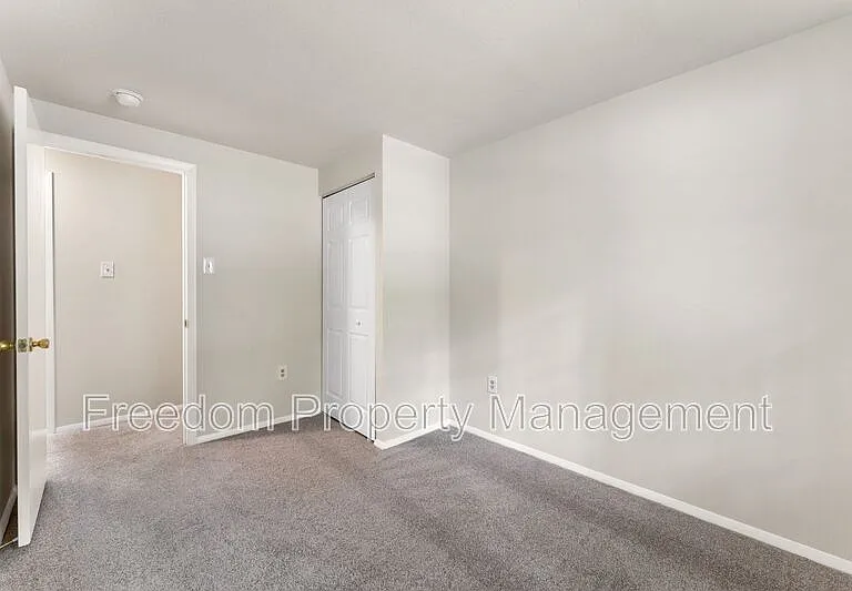 2516 Tabor Ct — Photo 21