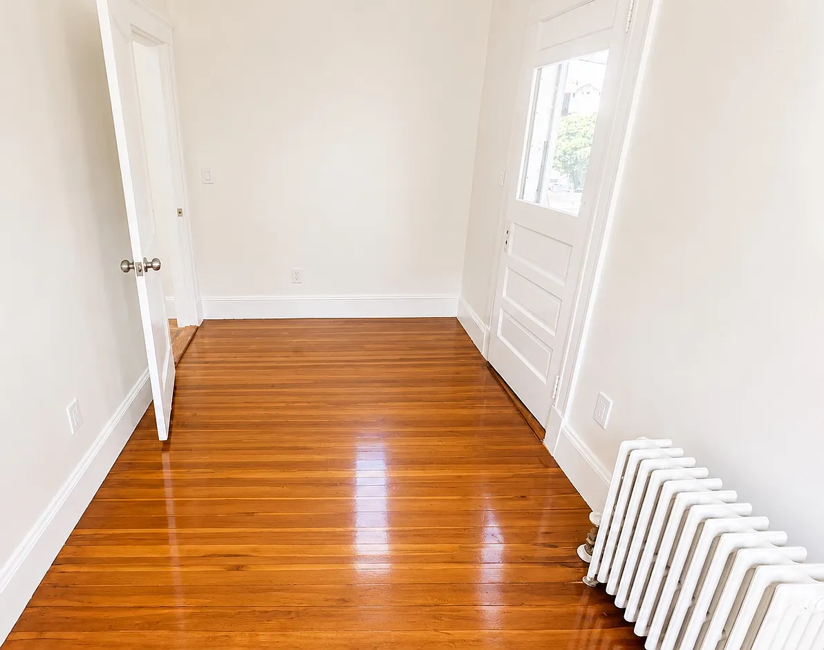 3 bed, 1300 sqft, $3,200 — Photo 2
