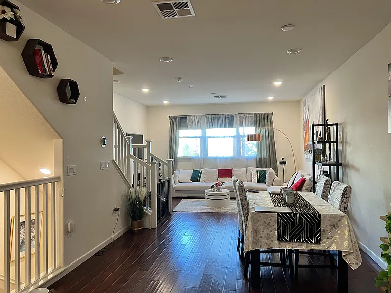 218 Rosarno Ct — Photo 7