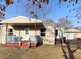 202 W Market St, Forest City, IL 61532