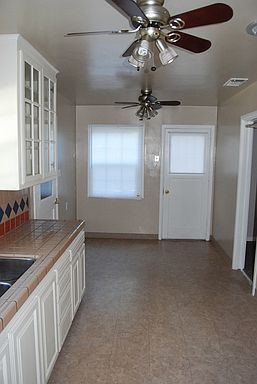 5th image of 1836 De Ovan Ave