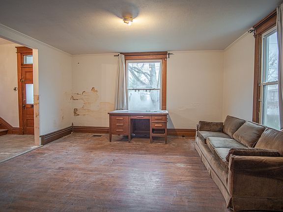 4th image of 211 W High St