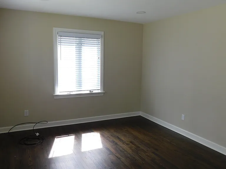 1524 Emmons Ave — Photo 3