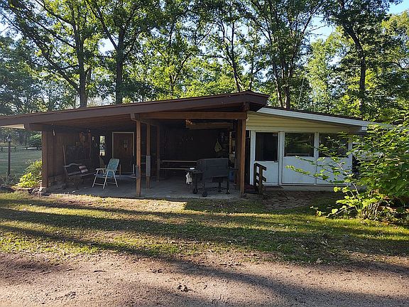 Carport and 3 seasons room