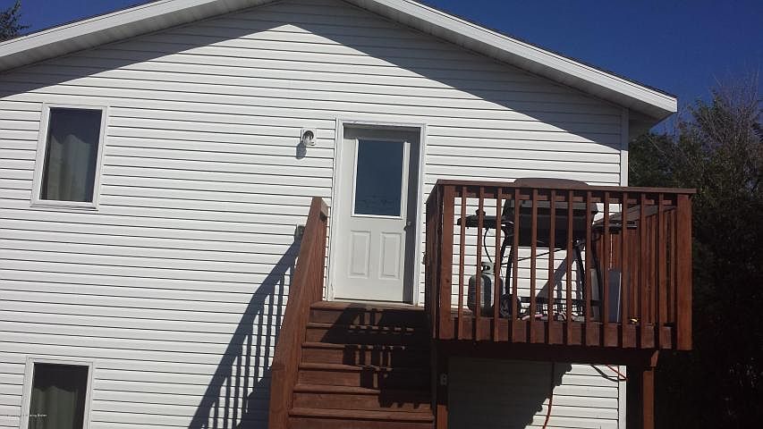 2nd image of 905 6th Ave W