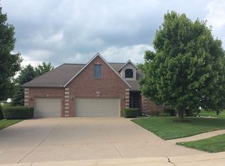 6640 Woodland Ct, Davenport, IA 52807