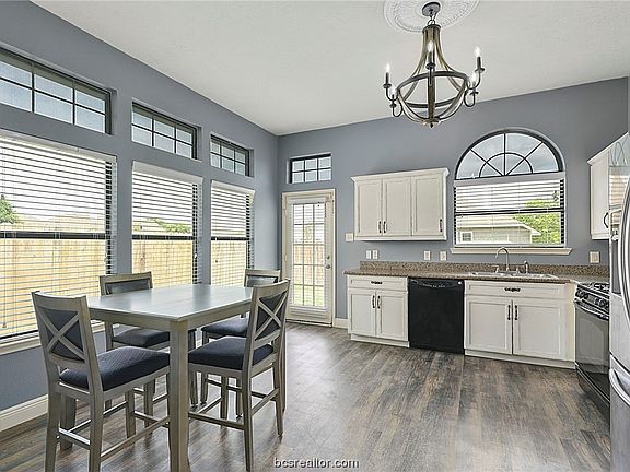 4th image of 218 Boulder Dr