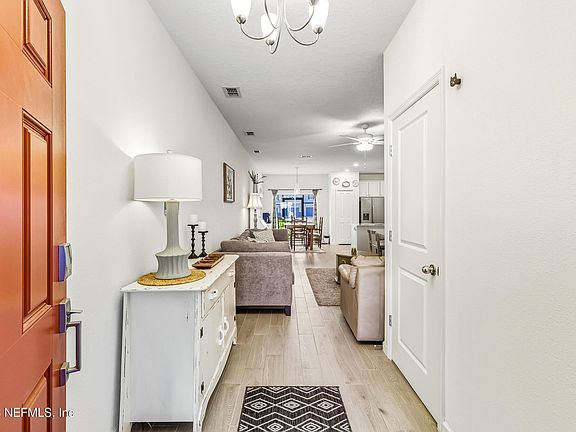 4th image of 38 BRAMBLE Court