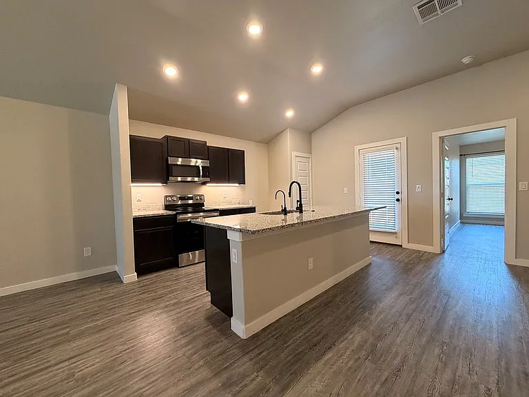 409 Chitalpa Dr — Photo 6