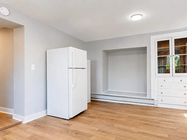 832 Washington St — Photo 10