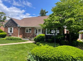 2 Bayberry Ln APT 1, Glen Cove, NY 11542