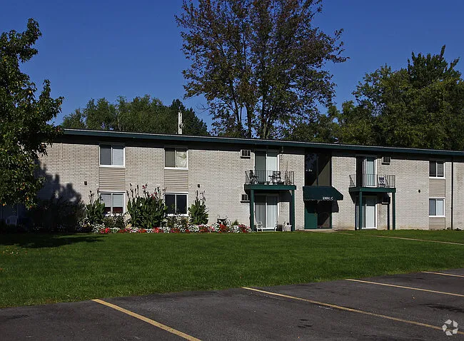 Winterberry Village Apartments — Photo 5