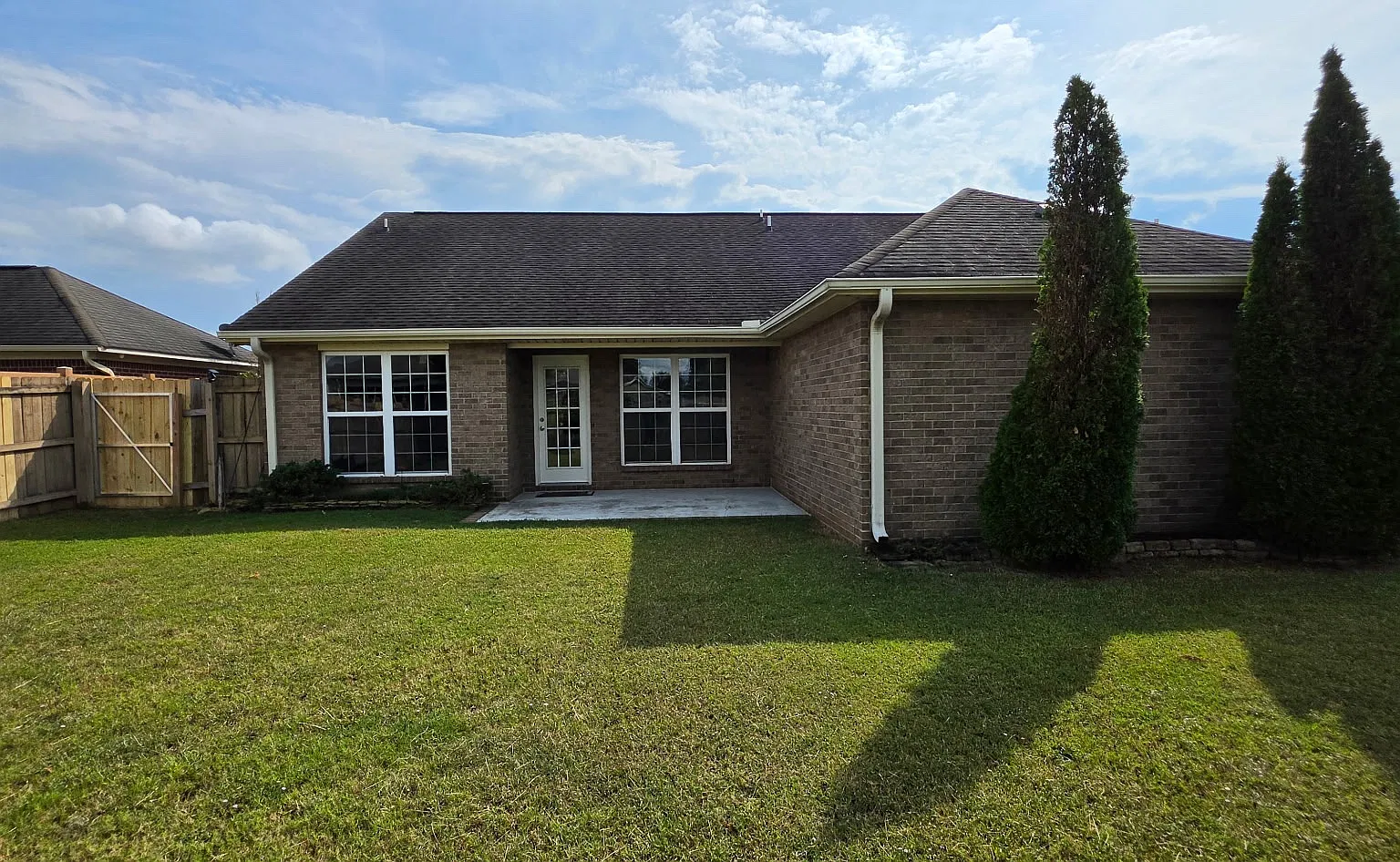 4 bed, 1553 sqft, $2,000 — Photo 2