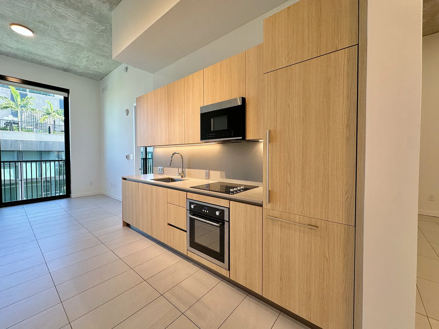 1 bed, 765 sqft, $2,569 — Photo 1