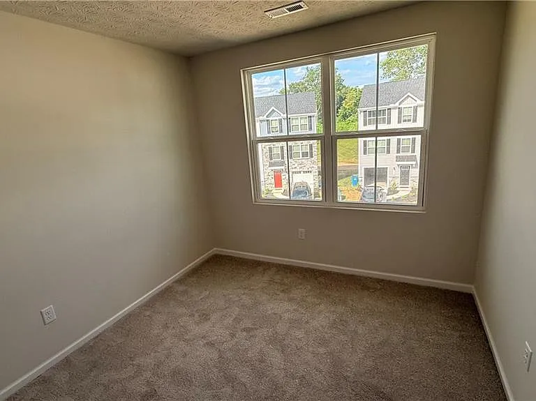4028 Hemlock Ct — Photo 15