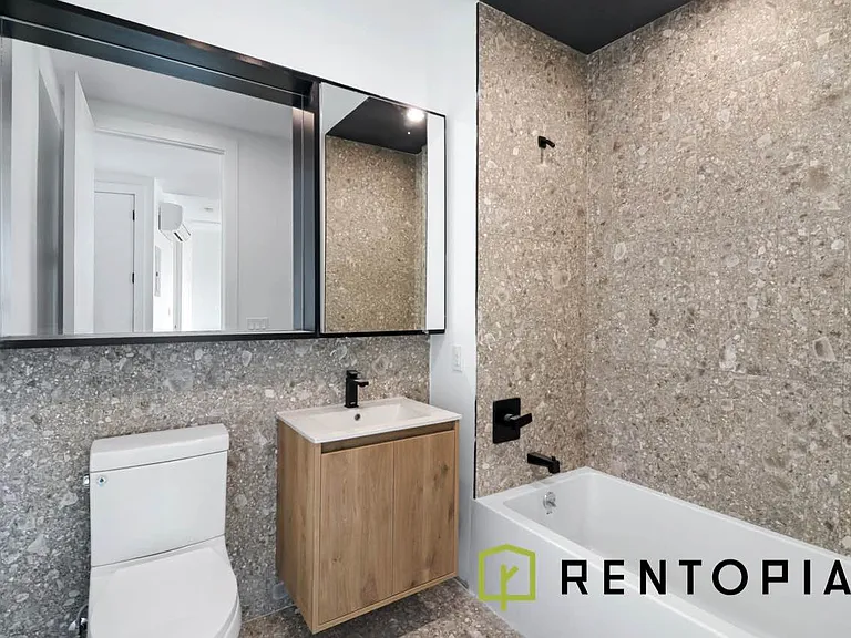 228 Berry St #7P — Photo 7