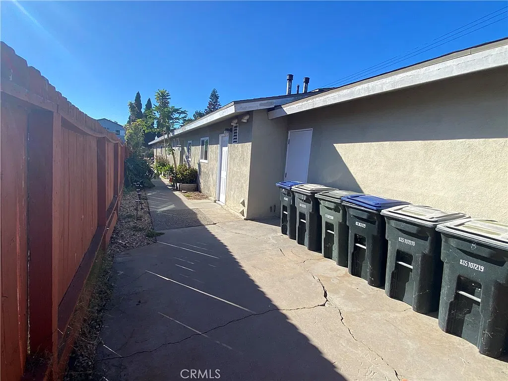3 bed, 1350 sqft, $3,900 — Photo 2
