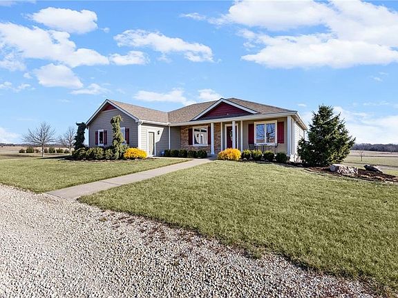 3rd image of 556 N 775th Rd