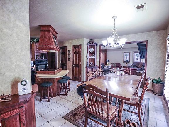 3rd image of 404 Dogwood Ln