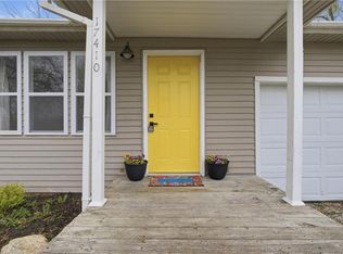 17410 Chestnut Dr, Belton, MO 64012
