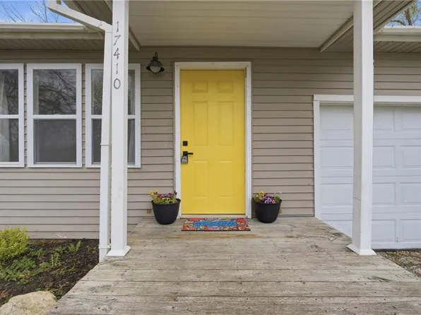 17410 Chestnut Dr, Belton, MO 64012