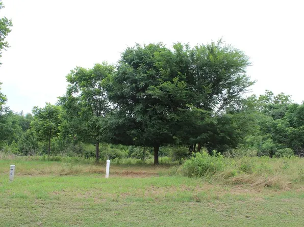 220 Wentworth Ln, Albany, GA 31721