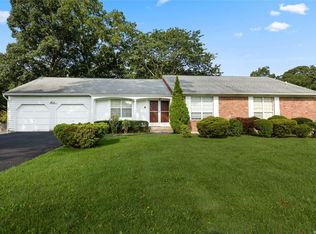 37 Annandale Rd, Stony Brook, NY 11790