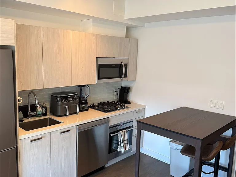 203 Catherine St #7 — Photo 5