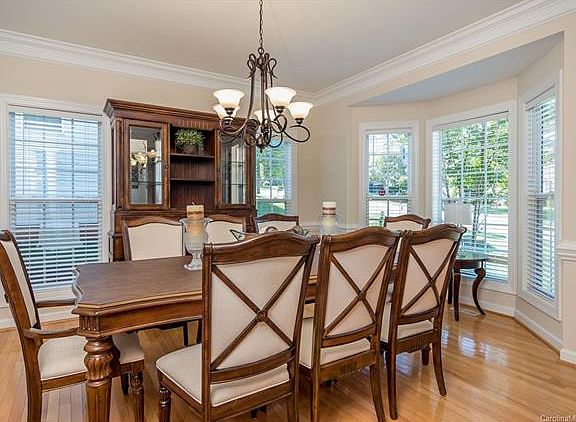 3rd image of 11110 Fountaingrove Dr