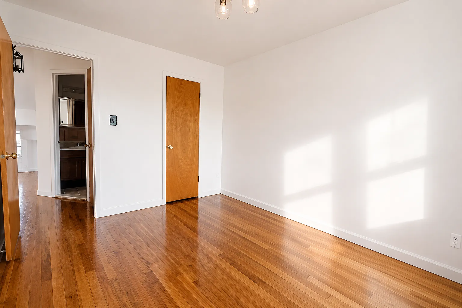 3 bed, 1200 sqft, $3,200 — Photo 4