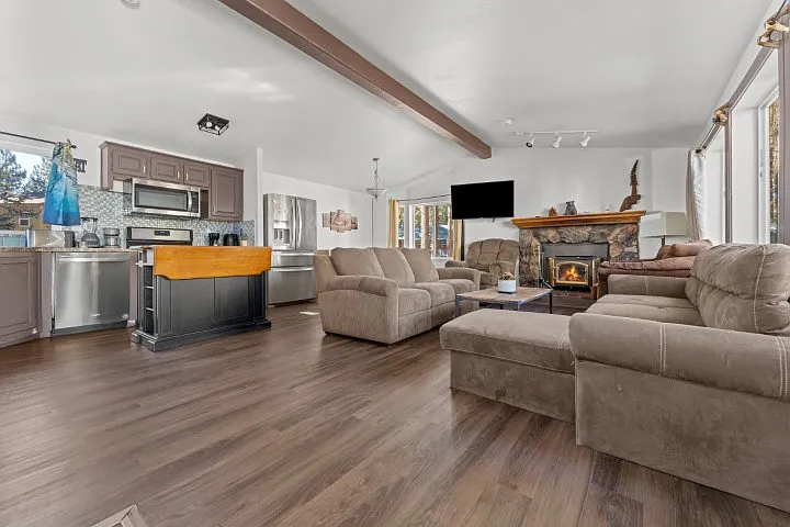 3 bed, 1200 sqft, $3,299 — Photo 1