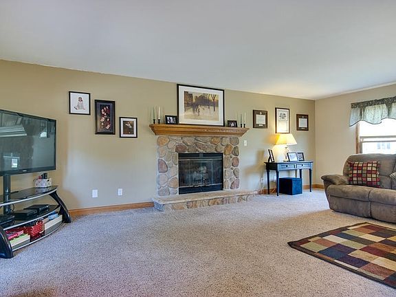 2nd image of W231N7445 E Stoneridge Ct